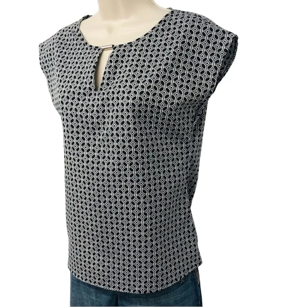 Banana Republic Black Gray Geometric Trellis Print Popover Top Split Scoop Neck